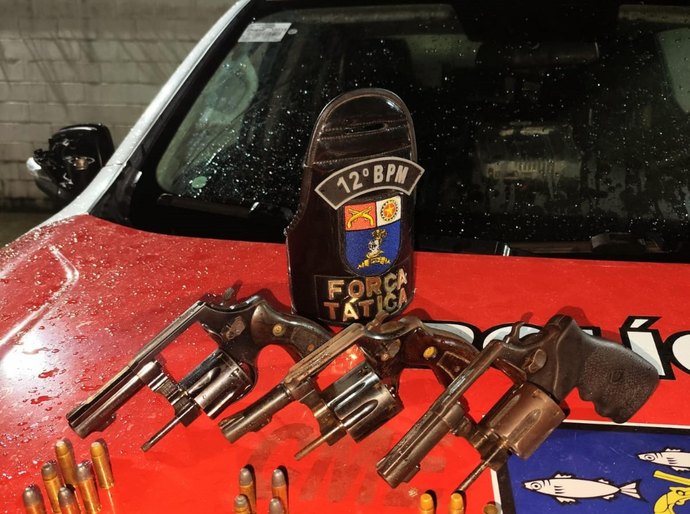 PM intercepta veículo com criminosos e apreende três armas de fogo na Cidade Universitária