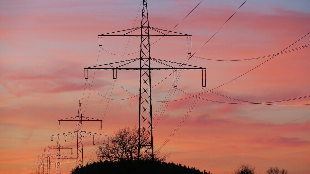 Governo tenta frear aumento da conta de luz por decreto com nova regulamentação para Itaipu