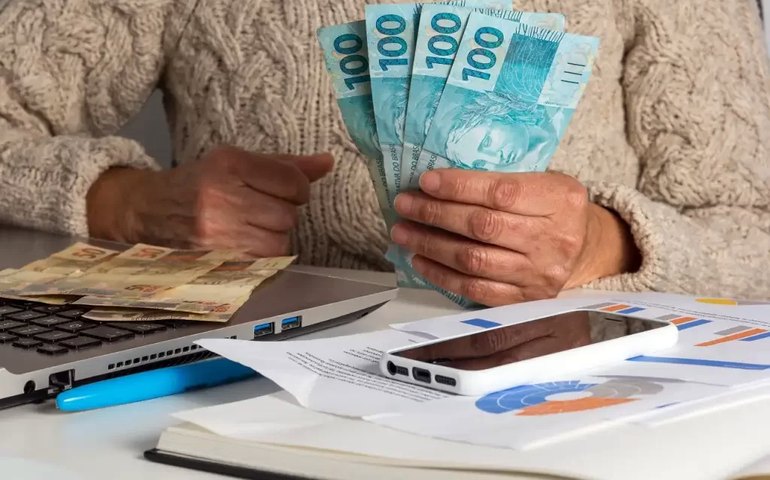 Auxílio à renda faz intenção de consumo subir 1,2% em julho, afirma CNC