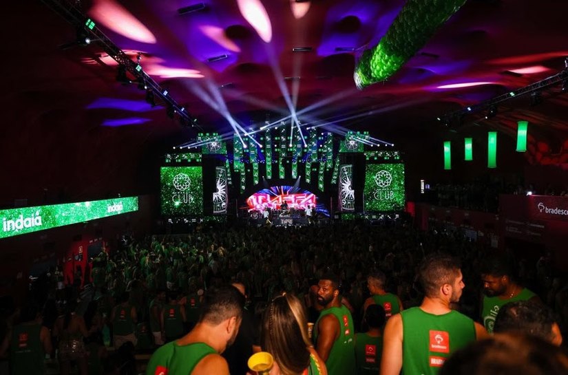 Quarta noite de carnaval no Camarote Club foi marcada pela mistura de axé e eletrônica