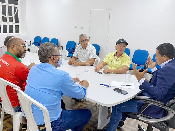 Prefeito Júlio Cezar se reúne com diretoria do CSE de Palmeira dos Índios