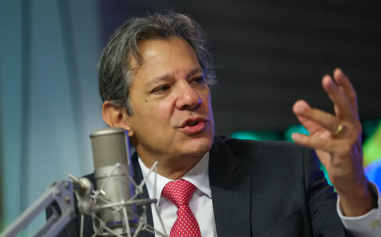 Haddad: Vamos instituir idade mínima para ida de militares para a reserva