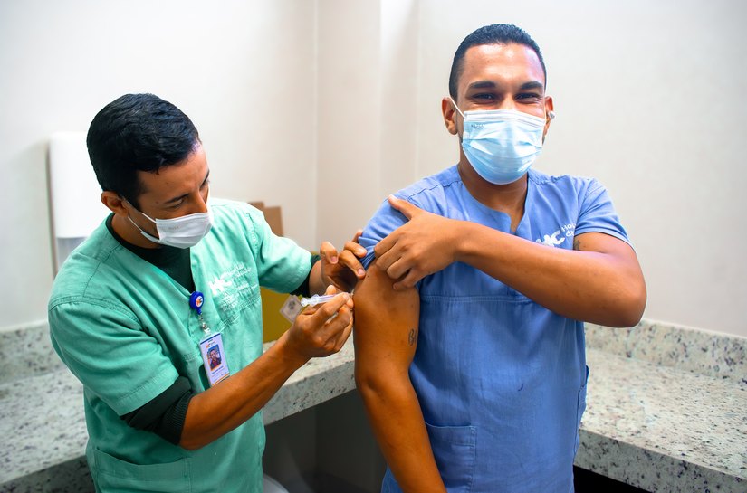 Hospital da Cidade mobiliza equipes em campanha interna de vacinação e reforça cuidado com quem cuida