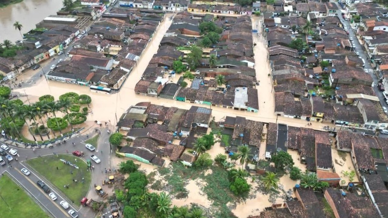 Em meio a fortes chuvas, Prefeitura de Atalaia decreta estado de emergência