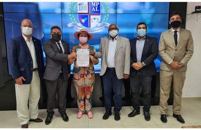 PGJ Márcio Roberto e Ampal homenageiam deputados que rejeitaram a PEC 