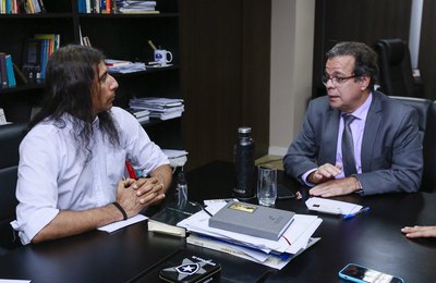 Desembargador Tutmés Airan debate uso medicinal do canabidiol com deputado Lobão