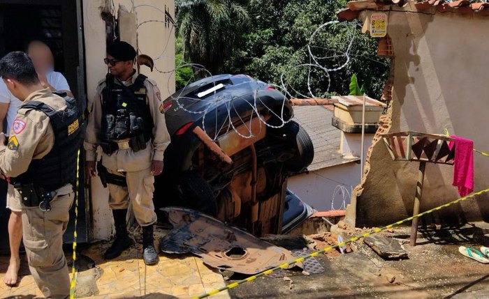 Acidente ocorreu após criança destravar freio de mão de carro estacionado