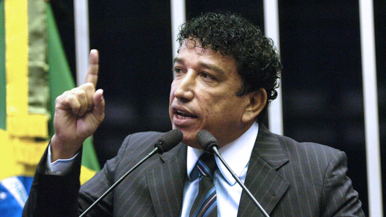 Barroso entra com queixa-crime no STF contra Magno Malta por calúnia