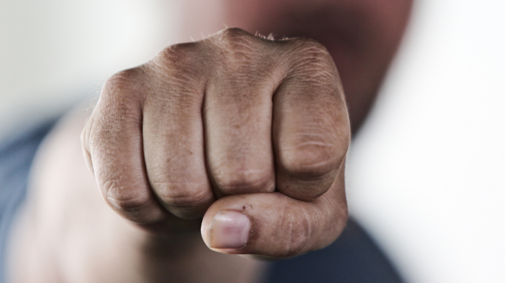 Morador é agredido pelo porteiro do condomínio em Uberlândia