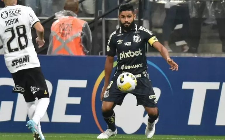 Felipe Jonatan cita ‘boa conversa com torcedores’ e aprova postura do Santos