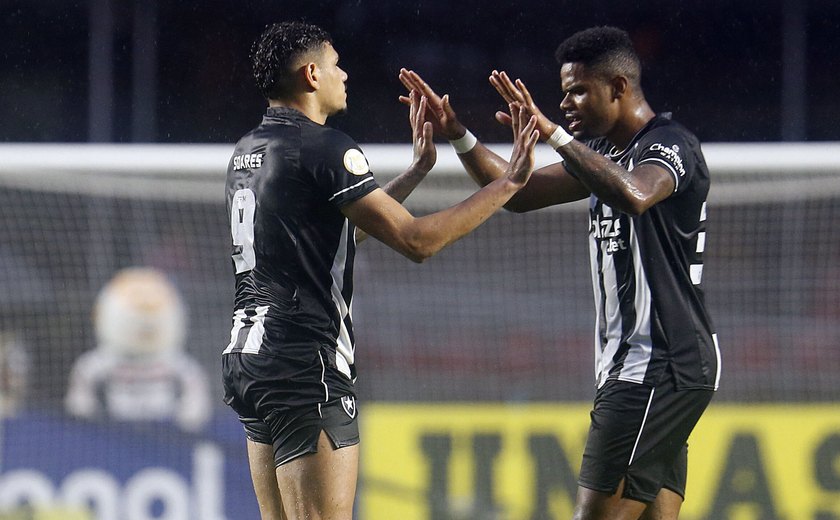 Tiquinho e Júnior Santos brilham, Botafogo goleia o Boavista e encaminha título da Taça Rio