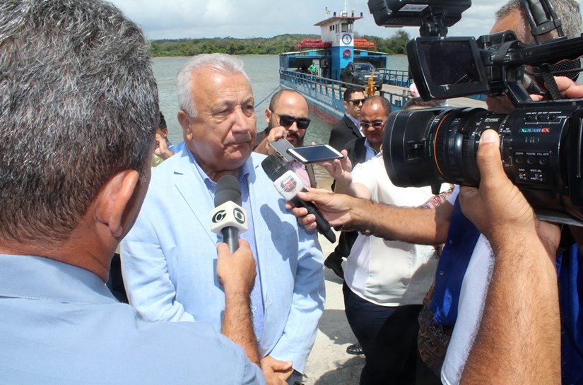 Governadores de AL e SE se encontram em Penedo e realizam ato em defesa do Velho Chico
