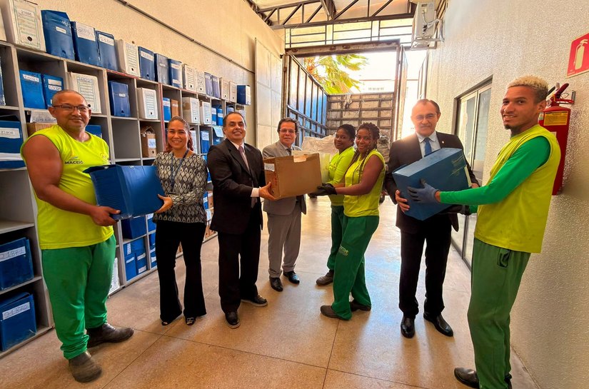 TJAL descarta 2 toneladas de papéis do Arquivo Judiciário