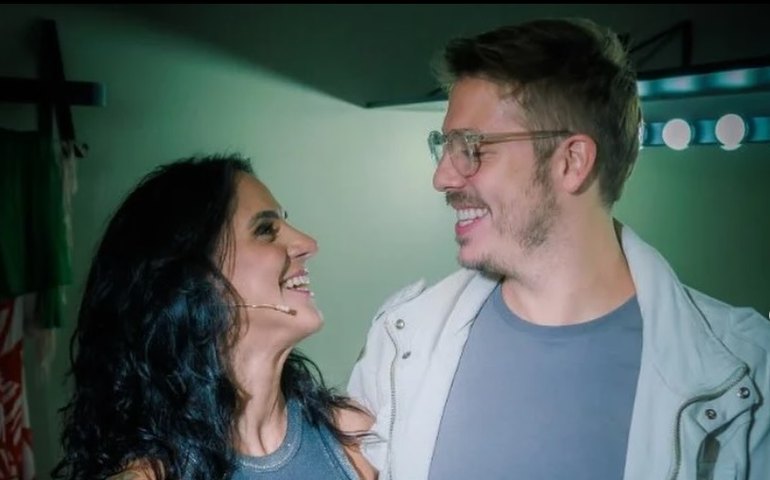 Priscila Castello Branco conta histórias da relação pessoal e profissional com o namorado, Fábio Porchat