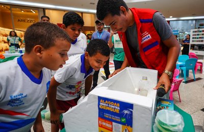 Ação da Sesau conscientiza clientes do Maceió Shopping no combate à dengue