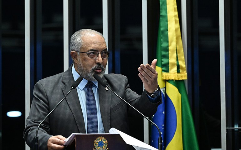 Paim vê retrocesso em proposta que blinda parlamentares