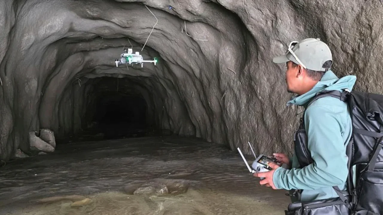 Drones ajudaram a encontrar pessoas após as inundações no Nepal, mas a busca dentro dos túneis das usinas hidrelétricas é um desafio.