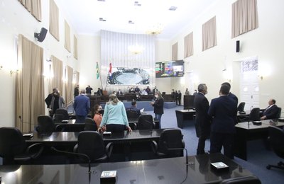 ALE aprova, em 1º turno, projeto que extingue desconto de 14% para aposentados