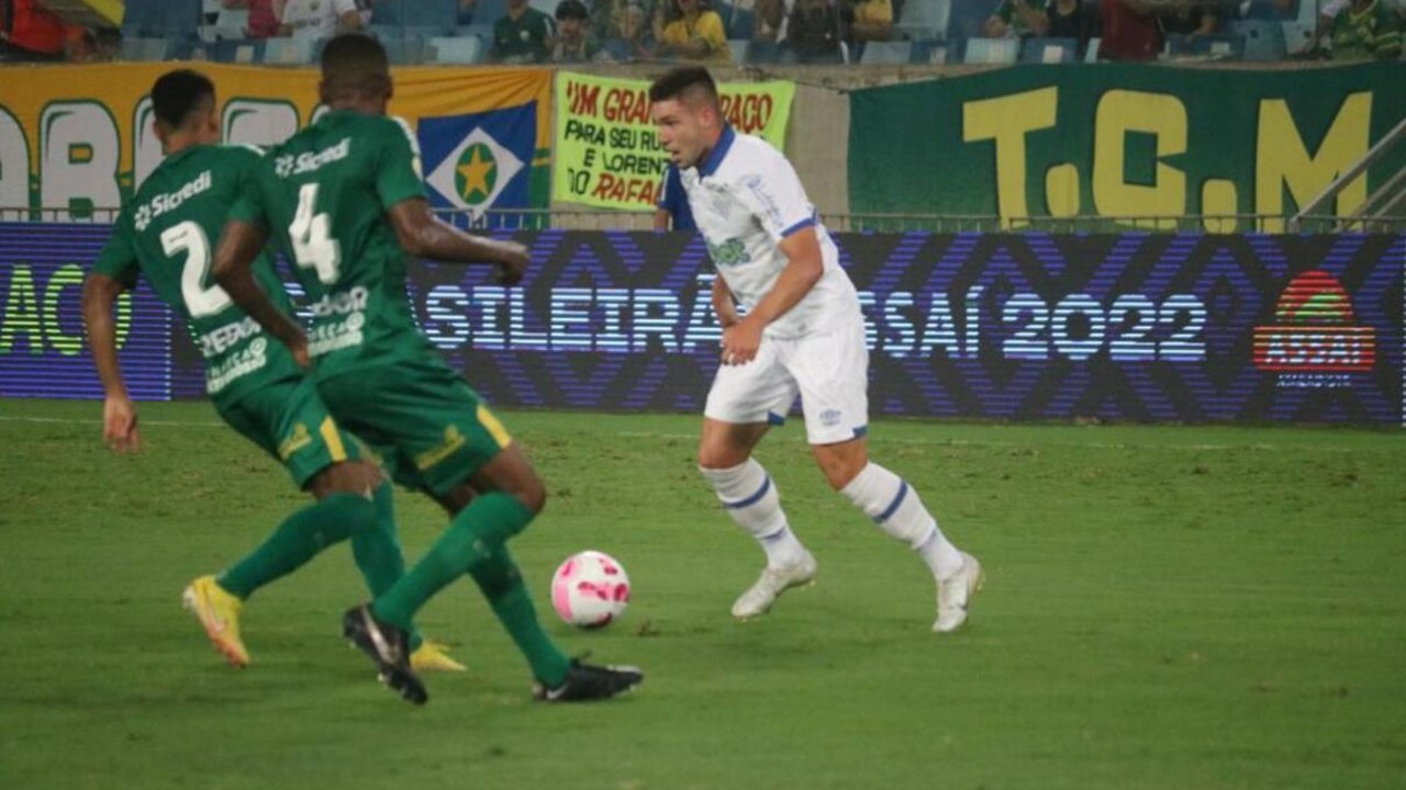 Com golaço no fim, Cuiabá vence o Avaí e deixa a zona de rebaixamento