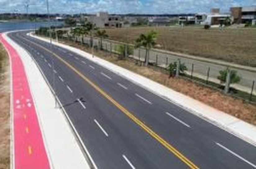 Prefeitura de Arapiraca vai inaugurar vias asfaltadas e sinalizadas com 12 metros de largura no Lago da Perucaba