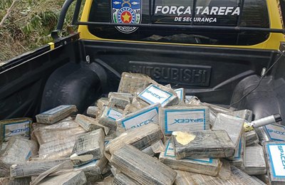 Polícia Militar encaminha à delegacia quase 200 quilos de cocaína apreendida em queda de aeronave em Coruripe