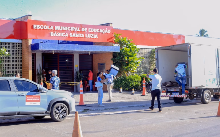 Prefeitura de Penedo entrega equipamentos para escolas com melhor resultado no programa de incentivo à reciclagem