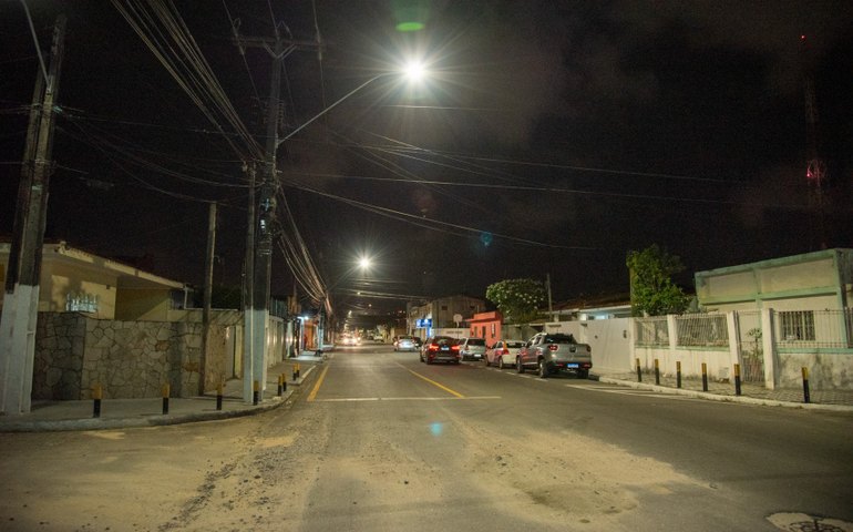 Via principal do Santo Eduardo ganha iluminação em LED
