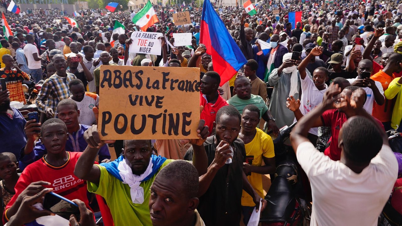 França retira seus cidadãos do Níger e alerta para que outros europeus façam o mesmo