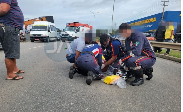 Samu atende vítima de colisão de motocicleta com cachorro dentro da Al-220, em Arapiraca Samu atende vítima de colisão de motocicleta com cachorro dentro da Al-220, em Arapiraca