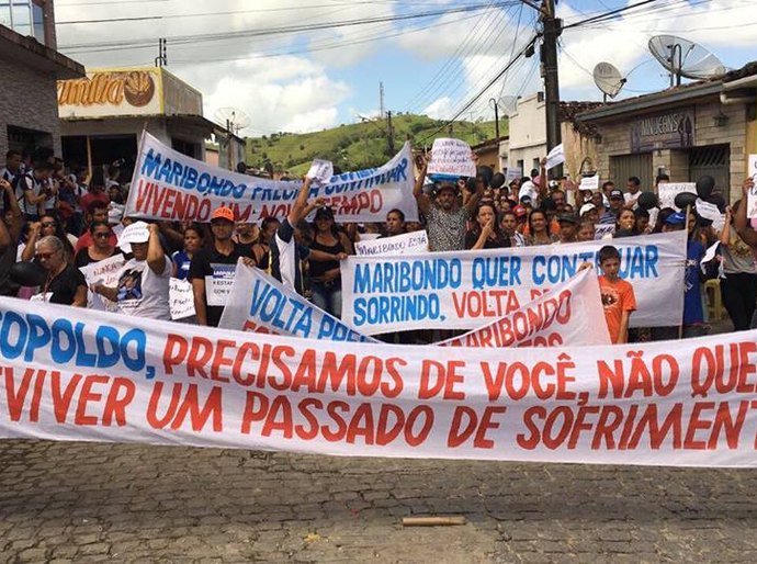 Em ato público, população pede volta de Leopoldo Pedrosa à Prefeitura de Maribondo