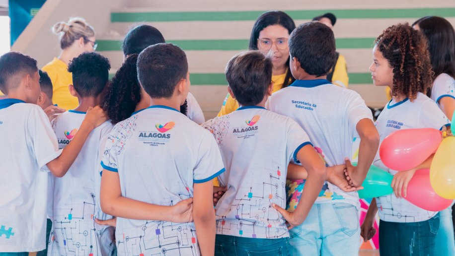 SMTT incentiva práticas esportivas em escola pública