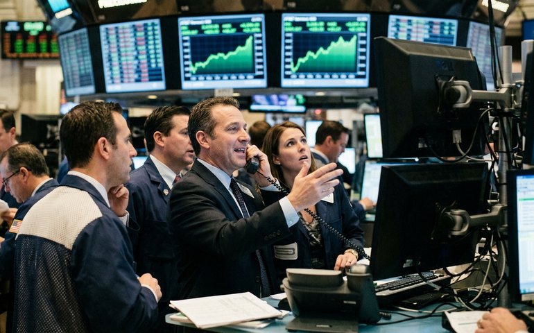 AT&T supera previsões de lucro e receita no 1º trimestre; ação sobe no pré-mercado