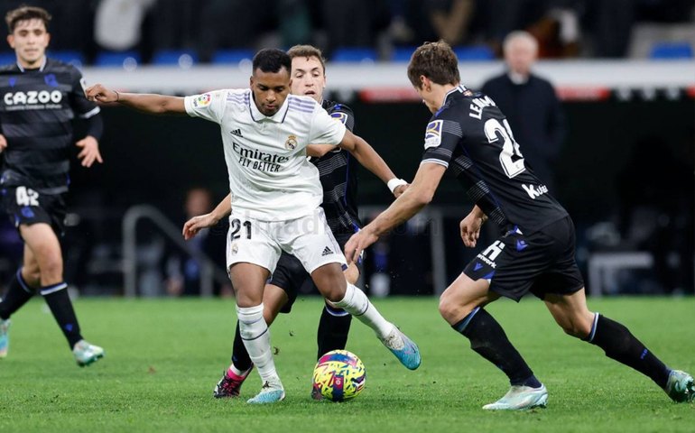 Real Madrid tropeça outra em casa e vê Barcelona abrir cinco pontos no Espanhol