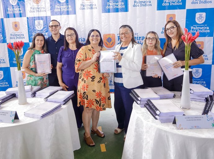 Prefeita Tia Júlia prestigia início da Jornada Pedagógica da Educação