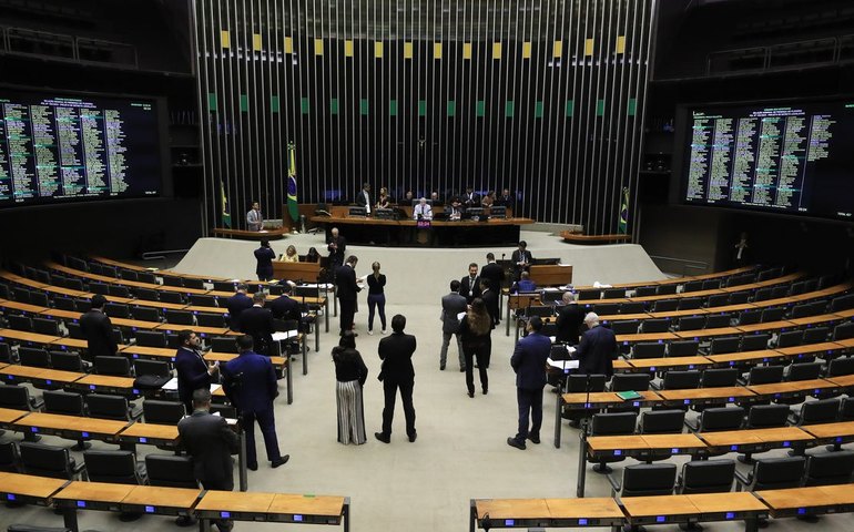 Minirreforma eleitoral limita e parcela multa a partidos políticos
