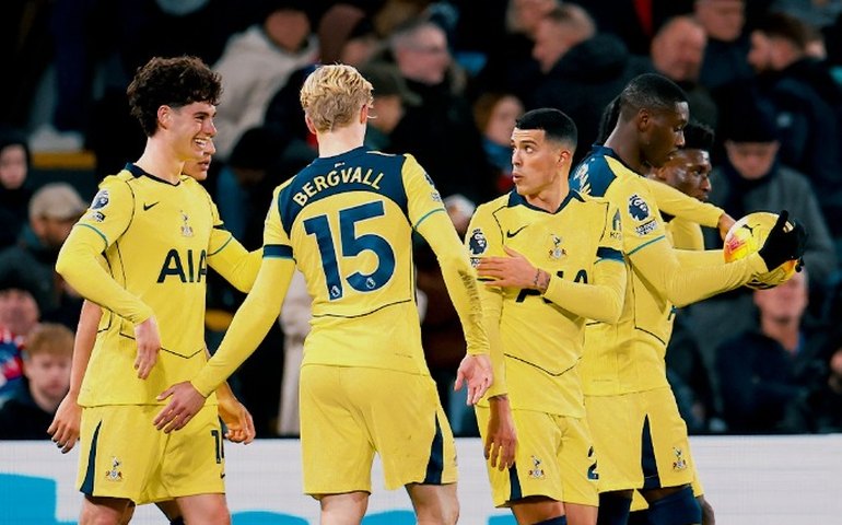 Tottenham vence Crystal Palace fora de casa com assistência decisiva de Richarlison