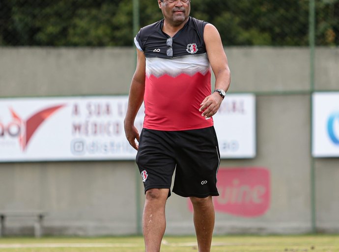 Presidente do Coruripe anuncia a contratação de Roberto de Jesus como novo técnico do Hulk Praiano