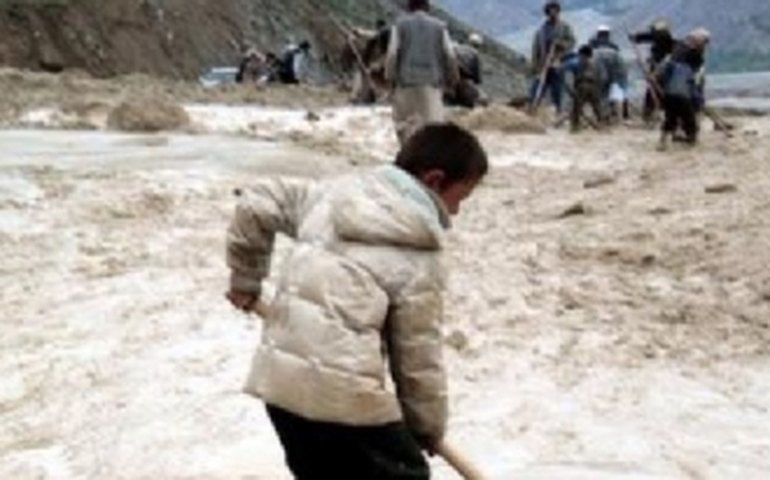 Deslizamento de terra deixa pelo menos 350 mortos no Afeganistão