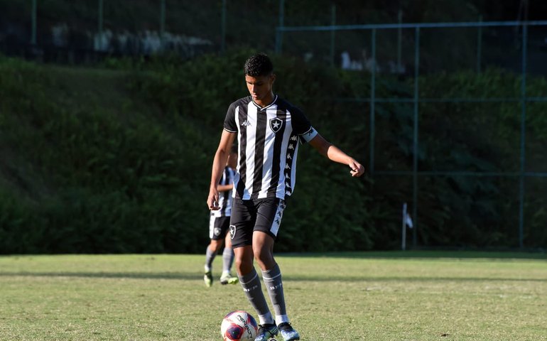 Copinha: Valim, do Botafogo, sofre trauma torácico e craniano após entrada forte de zagueiro