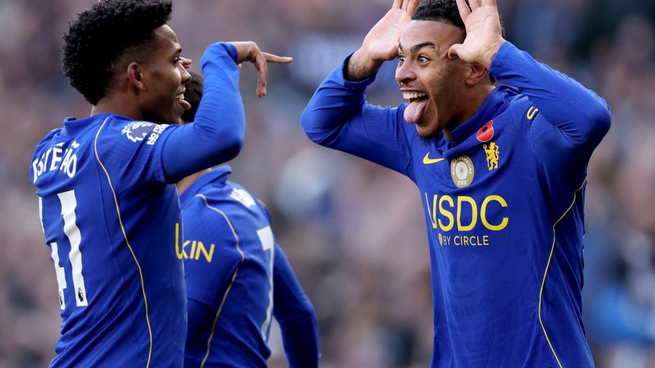 Estêvão tem dois gols anulados, mas Chelsea vence o United pela Premier League