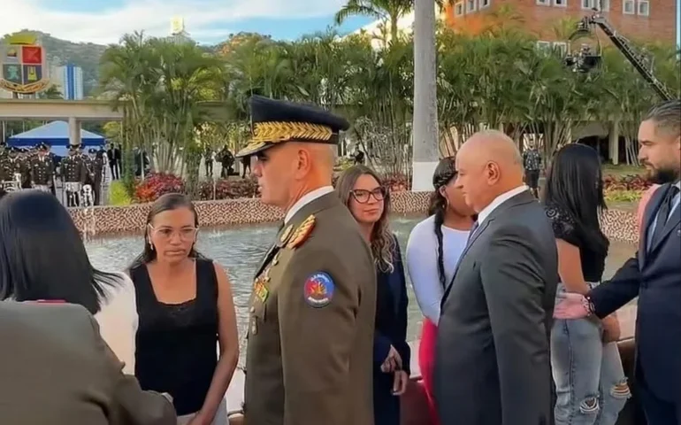 Venezuelanos prestam homenagens aos mortos após ataque dos EUA e capturas em operação militar