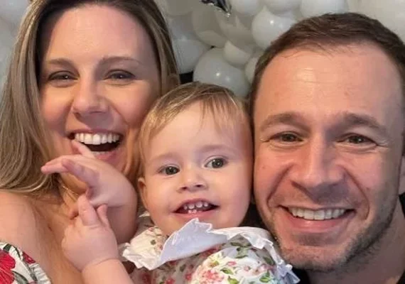 Tiago Leifert revela estado de saúde da filha com câncer nos olhos
