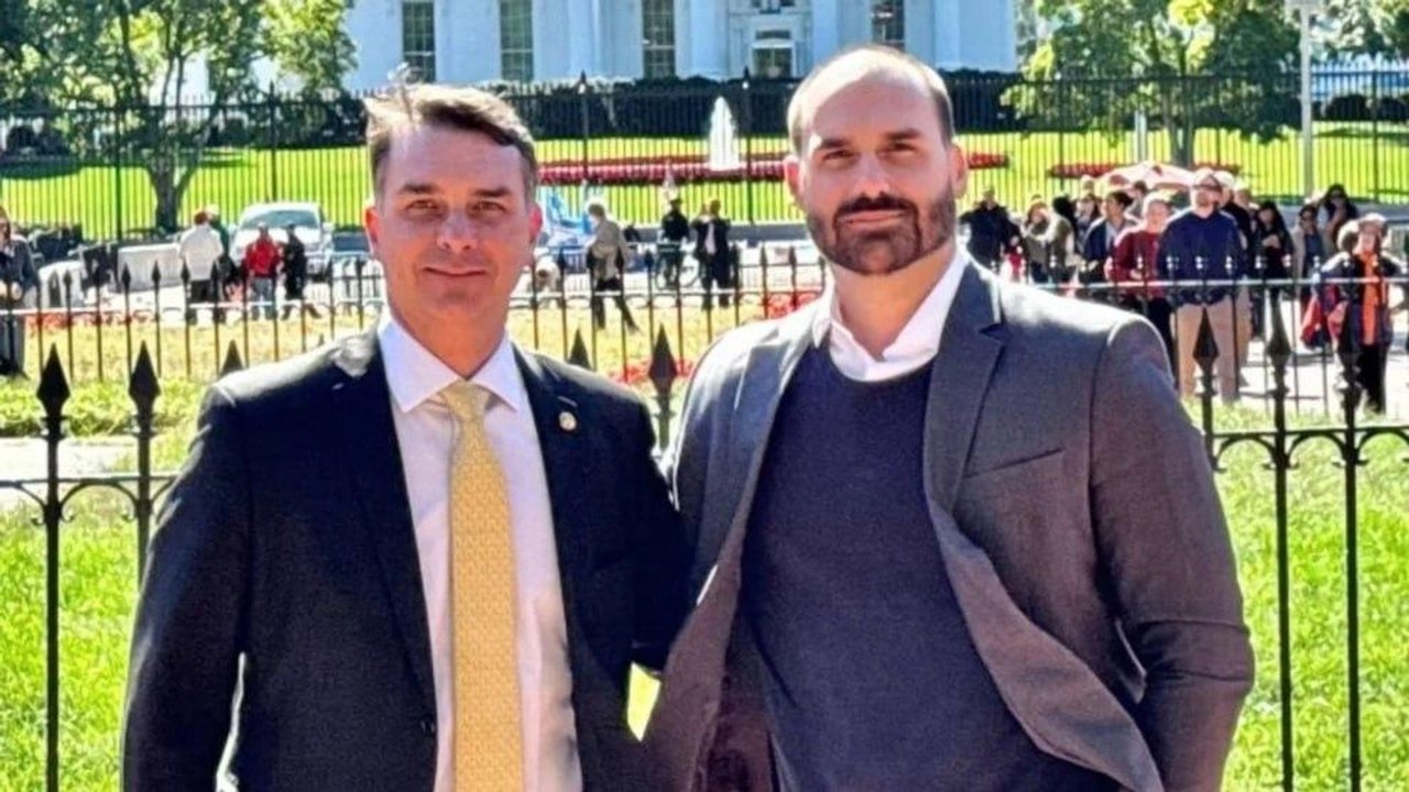 Flávio e Eduardo Bolsonaro criticam Lulinha após vazamento de mensagens da PF