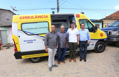 Prefeitura de Marechal Deodoro recebe nova ambulância do Governo do Estado