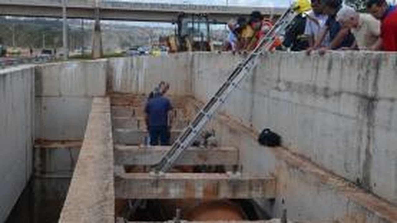 Operário morre após novo rompimento de adutora no DF