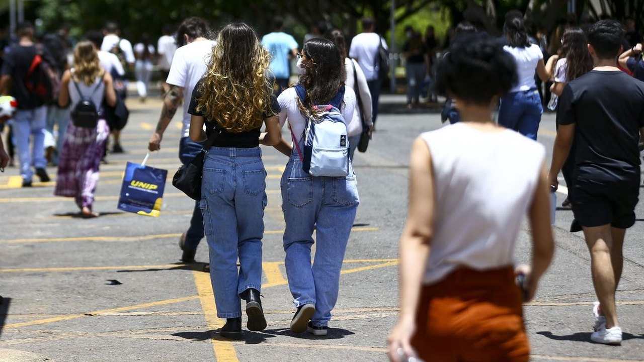 Prova difícil e impacto da pandemia afastam candidatos de vestibulares