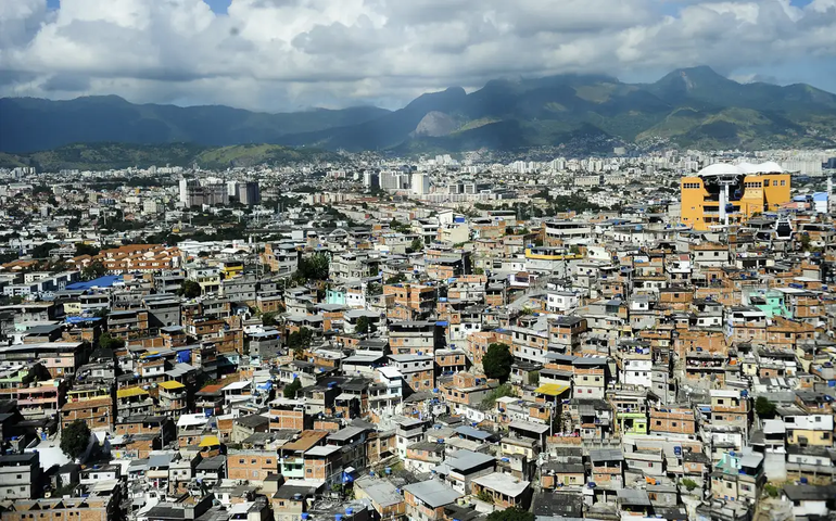 Um dia após a megaoperação, Rio tenta retomar rotina sob clima de incerteza e apreensão
