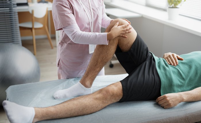 Como escolher o ortopedista de joelho certo: o que avaliar antes de marcar a consulta