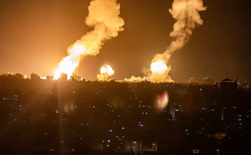 Israel ataca alvos na Síria em meio a tensões durante celebrações religiosas em Jerusalém