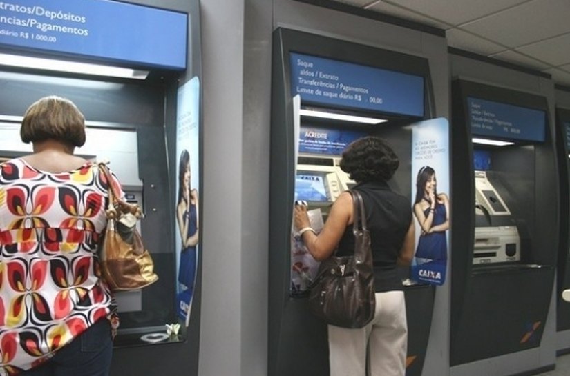 Governo libera início de pagamento de salários de abril neste sábado(30)